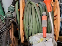 Lot 55 - sprinkler, dompelpomp, tuinslanghaspels - afbeelding 2 van  3