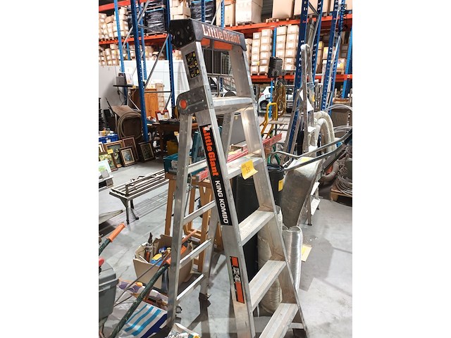 Lot 55 - trapladder little giant - afbeelding 2 van  3