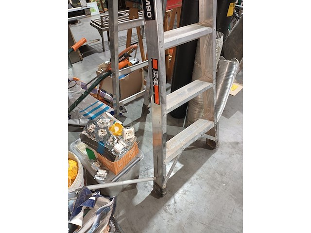 Lot 55 - trapladder little giant - afbeelding 3 van  3