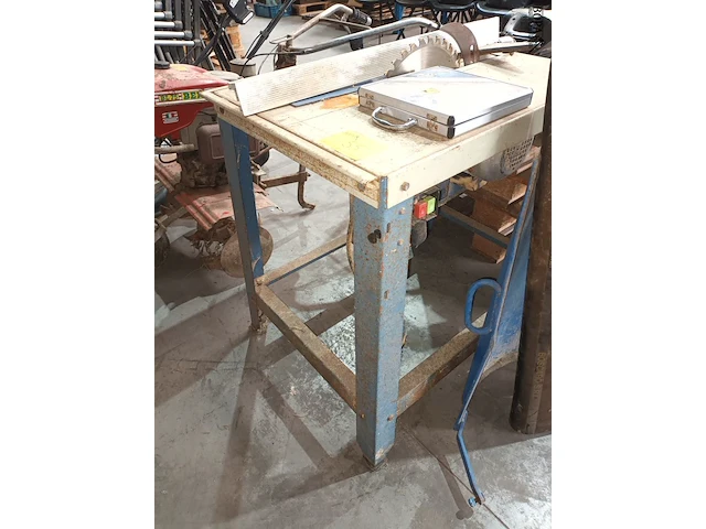Lot 55 - zaagtafel lutz - afbeelding 2 van  3