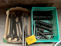 Lot 550 - groot lot sleutels werkgerief - afbeelding 1 van  1