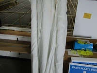 Lot 550 - rollen stof, infoborden en tag pins - afbeelding 3 van  3
