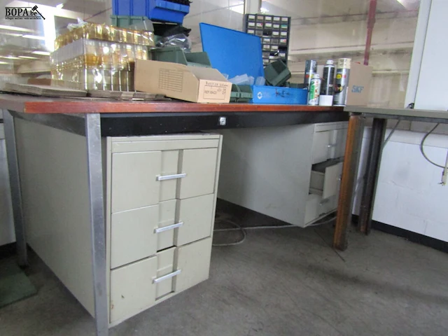Lot 551 - bureau - afbeelding 1 van  8