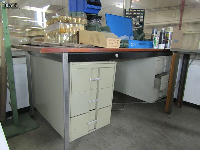 Lot 551 - bureau - afbeelding 2 van  8