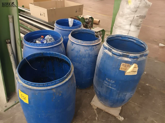 Lot 552 - blauwe pvc ton. 14 stuks - afbeelding 2 van  4