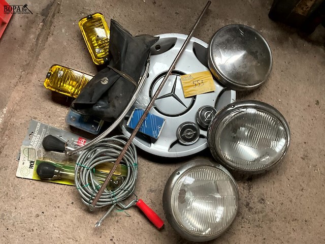 Lot 553 - losse stuken autogerief - afbeelding 1 van  9