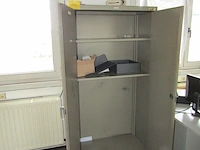 Lot 553 - metalen archiefkast - afbeelding 2 van  2