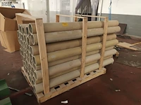 Lot 553 - pallet met kartonnen buizen. 2 stuks - afbeelding 1 van  4