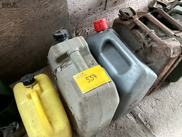 Lot 554 - jerrycans, oliekannen, bidons plastiek, 10 stuks - afbeelding 3 van  5
