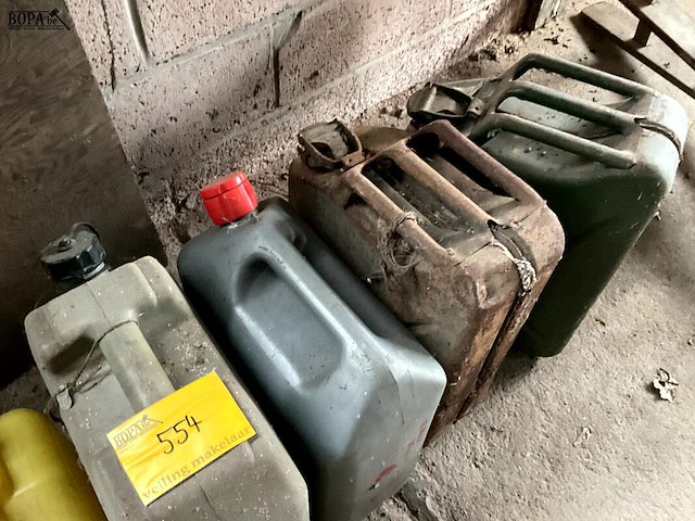 Lot 554 - jerrycans, oliekannen, bidons plastiek, 10 stuks - afbeelding 4 van  5