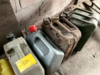 Lot 554 - jerrycans, oliekannen, bidons plastiek, 10 stuks - afbeelding 4 van  5