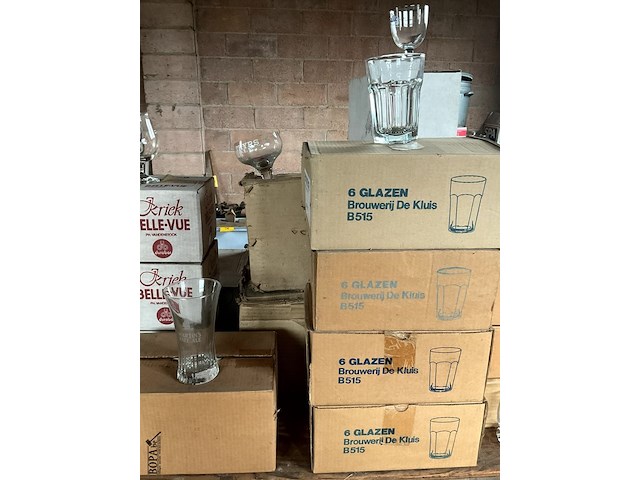 Lot 555 - groot lot glazen dranken bier water limo fruitsap - afbeelding 2 van  12