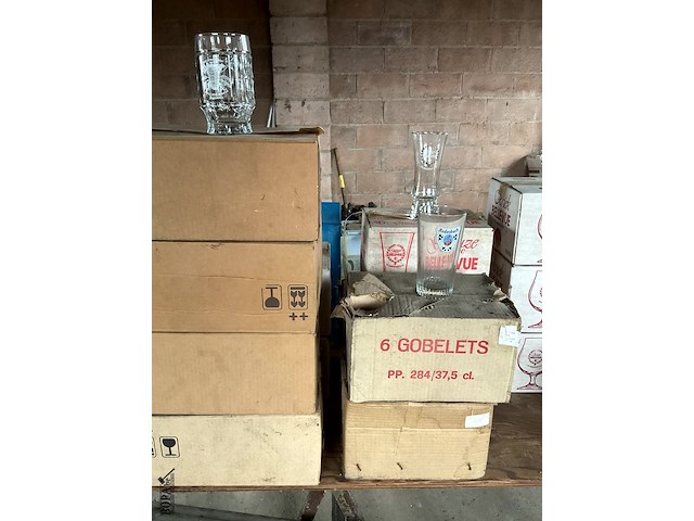 Lot 555 - groot lot glazen dranken bier water limo fruitsap - afbeelding 4 van  12