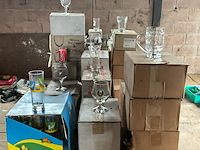 Lot 555 - groot lot glazen dranken bier water limo fruitsap - afbeelding 1 van  12