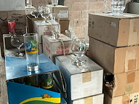 Lot 555 - groot lot glazen dranken bier water limo fruitsap - afbeelding 5 van  12