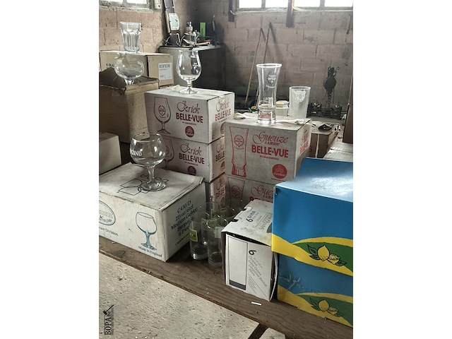 Lot 555 - groot lot glazen dranken bier water limo fruitsap - afbeelding 6 van  12