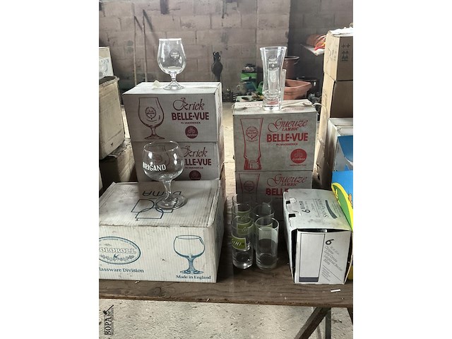 Lot 555 - groot lot glazen dranken bier water limo fruitsap - afbeelding 7 van  12