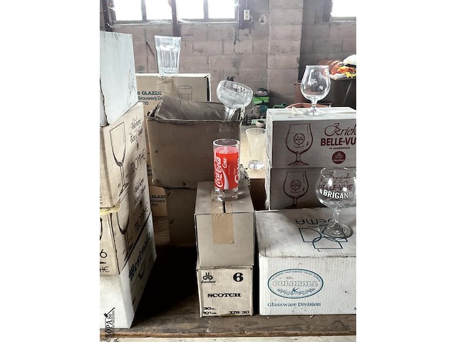 Lot 555 - groot lot glazen dranken bier water limo fruitsap - afbeelding 8 van  12