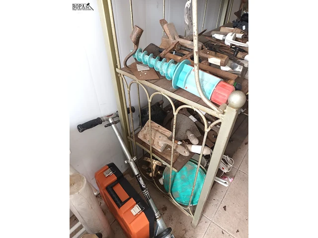 Lot 555 - metalen rek - afbeelding 3 van  3