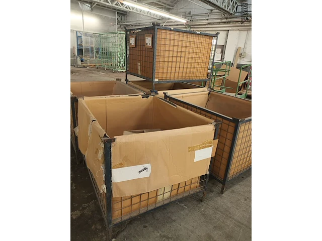 Lot 555 - metalen stapelkooi. 5 stuks - afbeelding 3 van  3
