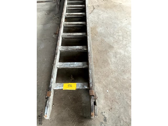 Lot 556 - lange ladder 2 x 4,75m - afbeelding 2 van  3