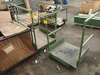 Lot 556 - metalen loopbrug. 2 stuks - afbeelding 1 van  4
