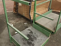 Lot 556 - metalen loopbrug. 2 stuks - afbeelding 2 van  4