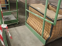 Lot 556 - metalen loopbrug. 2 stuks - afbeelding 4 van  4