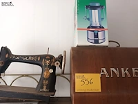 Lot 556 - naaimachine en werkmateriaal - afbeelding 2 van  7