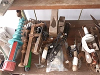 Lot 556 - naaimachine en werkmateriaal - afbeelding 5 van  7