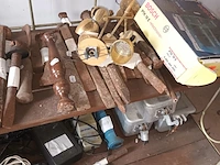 Lot 556 - naaimachine en werkmateriaal - afbeelding 6 van  7