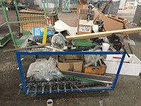 Lot 558 - transportkar met inhoud - afbeelding 3 van  5