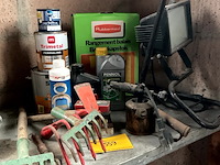 Lot 559 - lot verfpotten,harken,kapstok,borstel,lamp,brander, 15 stuks - afbeelding 1 van  4