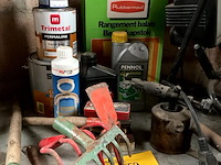 Lot 559 - lot verfpotten,harken,kapstok,borstel,lamp,brander, 15 stuks - afbeelding 2 van  4