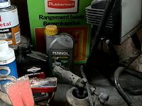 Lot 559 - lot verfpotten,harken,kapstok,borstel,lamp,brander, 15 stuks - afbeelding 3 van  4