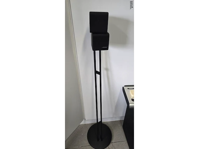 Lot 56 - bose luidsprekers op voet + cd tuner - afbeelding 2 van  9