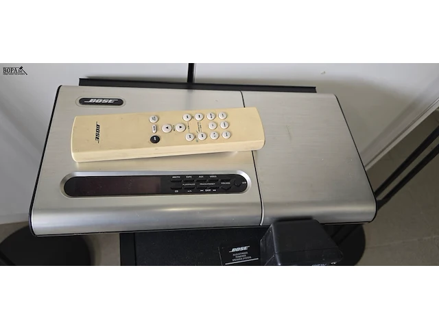 Lot 56 - bose luidsprekers op voet + cd tuner - afbeelding 4 van  9
