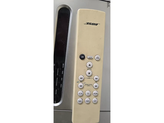 Lot 56 - bose luidsprekers op voet + cd tuner - afbeelding 5 van  9