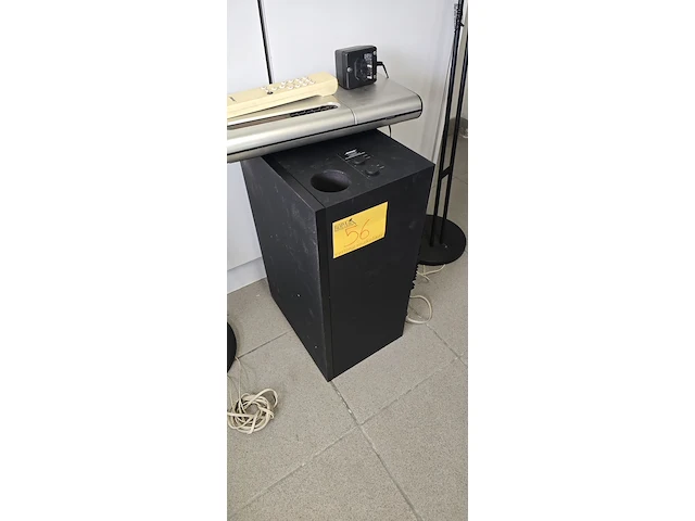 Lot 56 - bose luidsprekers op voet + cd tuner - afbeelding 7 van  9