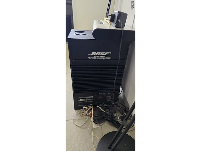 Lot 56 - bose luidsprekers op voet + cd tuner - afbeelding 8 van  9