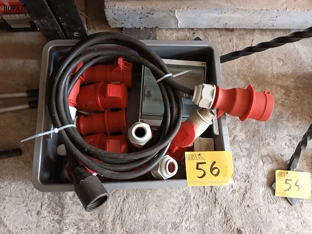 Lot 56 - drijfkracht verlengkabel met stekkers. 11 stuks - afbeelding 1 van  3