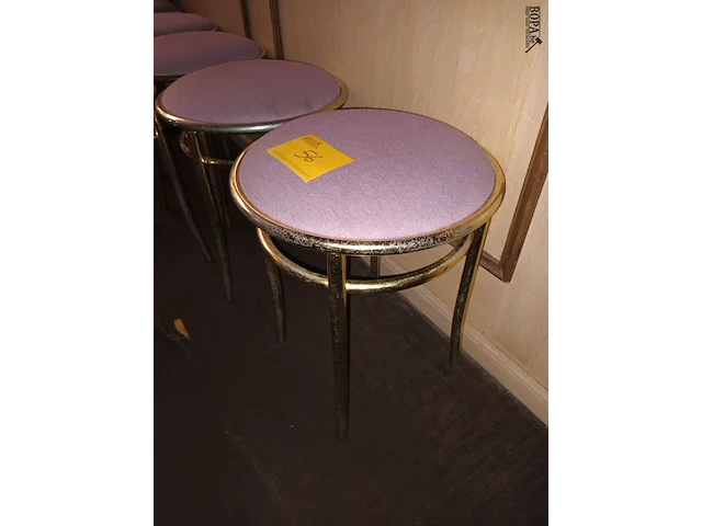 Lot 56 - metalen kruk. 6 stuks - afbeelding 2 van  3