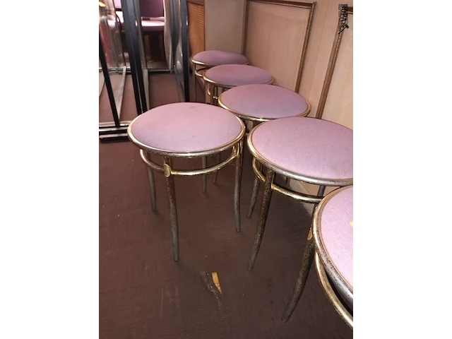 Lot 56 - metalen kruk. 6 stuks - afbeelding 3 van  3