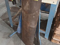 Lot 56 - metalen schep en rubberen rol - afbeelding 1 van  3