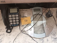 Lot 56 - personenweegschaal en telefoon - afbeelding 1 van  3
