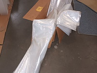 Lot 56 - plastieken zeilen - afbeelding 2 van  2