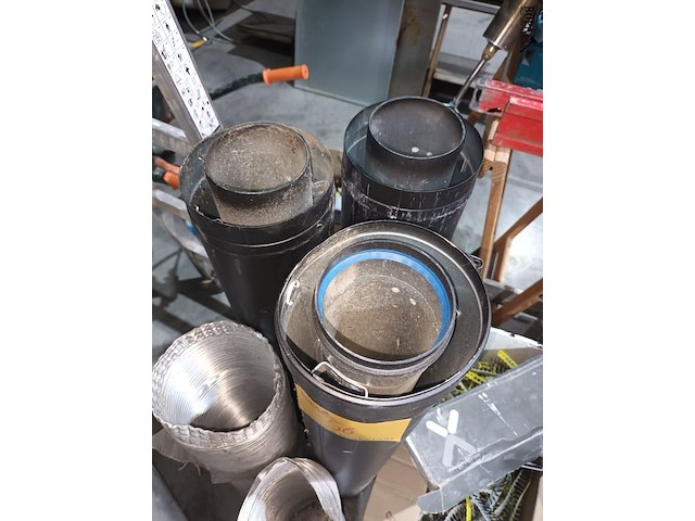 Lot 56 - rookafvoer. 5 stuks - afbeelding 3 van  3