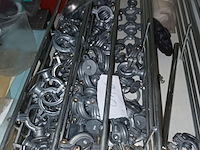 Lot 56 - spandbanden en zamac beugels - afbeelding 2 van  6