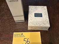 Lot 56 - worth vintage parfumflesje en nertsolie - afbeelding 1 van  2