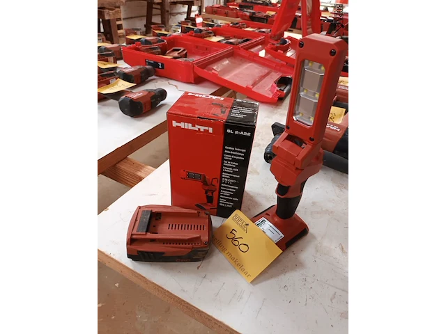 Lot 560 - accu werklamp hilti - afbeelding 3 van  3